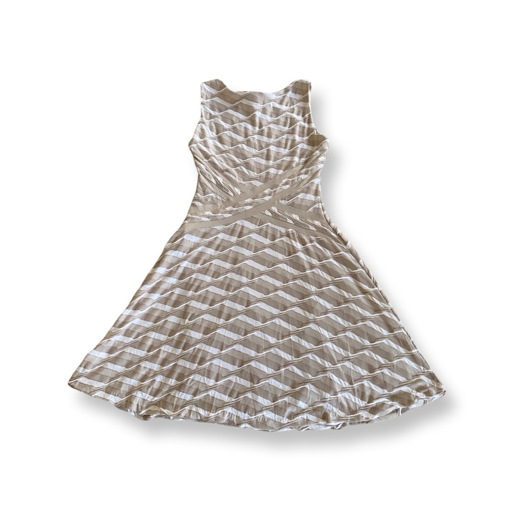 ECI New York Tan and White Dress - Picture 2 of 5